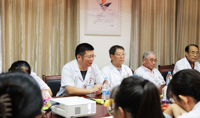 勇担健康使命,铸就时代新功!济南神康医院举办庆祝第六个“中国医师节”座谈会