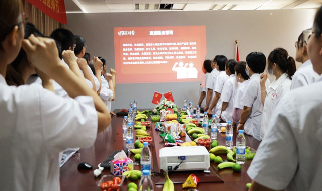 勇担健康使命,铸就时代新功!济南神康医院举办庆祝第六个“中国医师节”座谈会